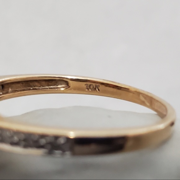 10K Yellow Gold Ring with Garnet & Diamonds Size 7 - Picture 10 of 16